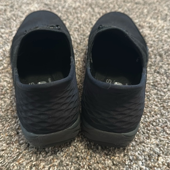 Skechers Breath Easy Roll Step Ins Slip On Shoes Women's 6.5 Black - Picture 6 of 6